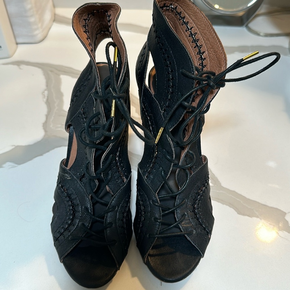 Joie size 39 black leather, cut out lace up ankle bootie